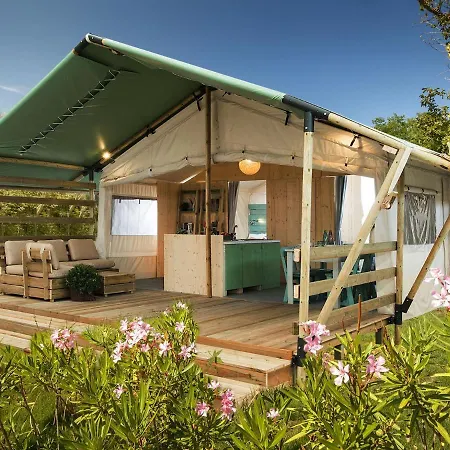 Campo de lujo Luxury Tent With A Bathroom And Kitchen, 11 Km From Poreč